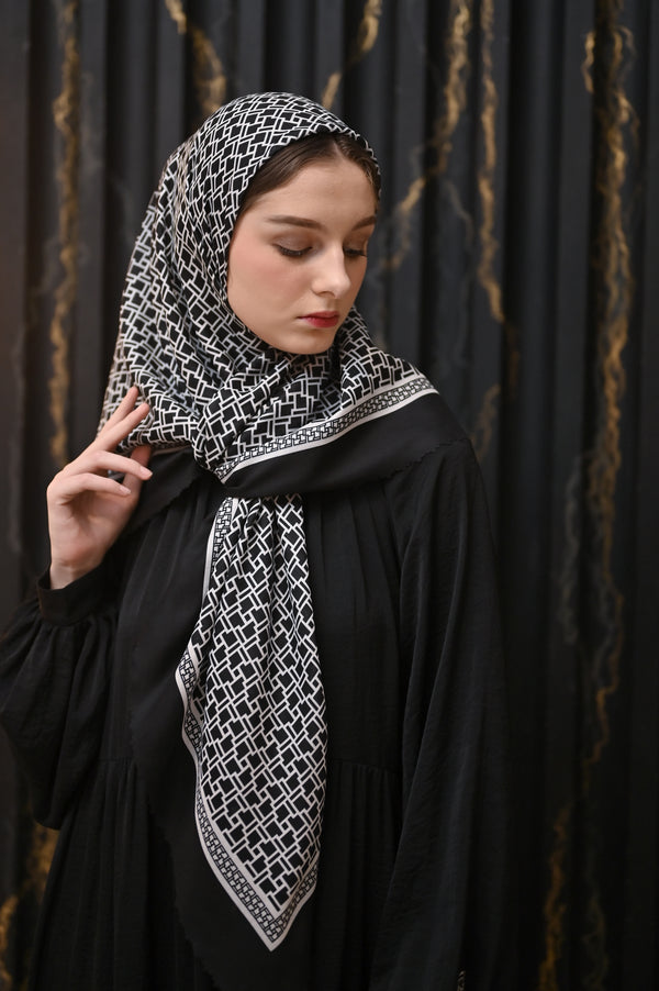 SIMPLY BLACK SCARF