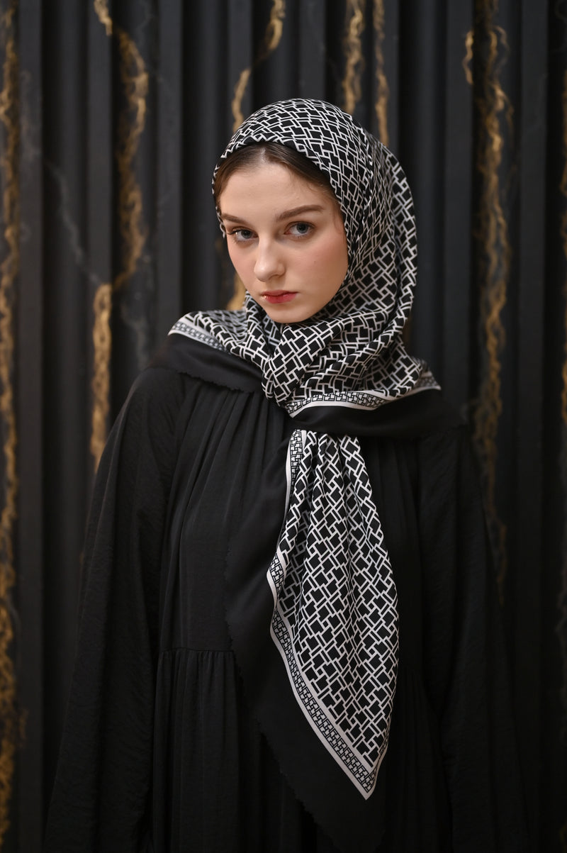 SIMPLY BLACK SCARF